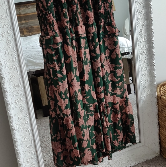 FINAL SALE 🆕 POL LEAF PRINT MAXI  DRESS - Picture 3 of 13
